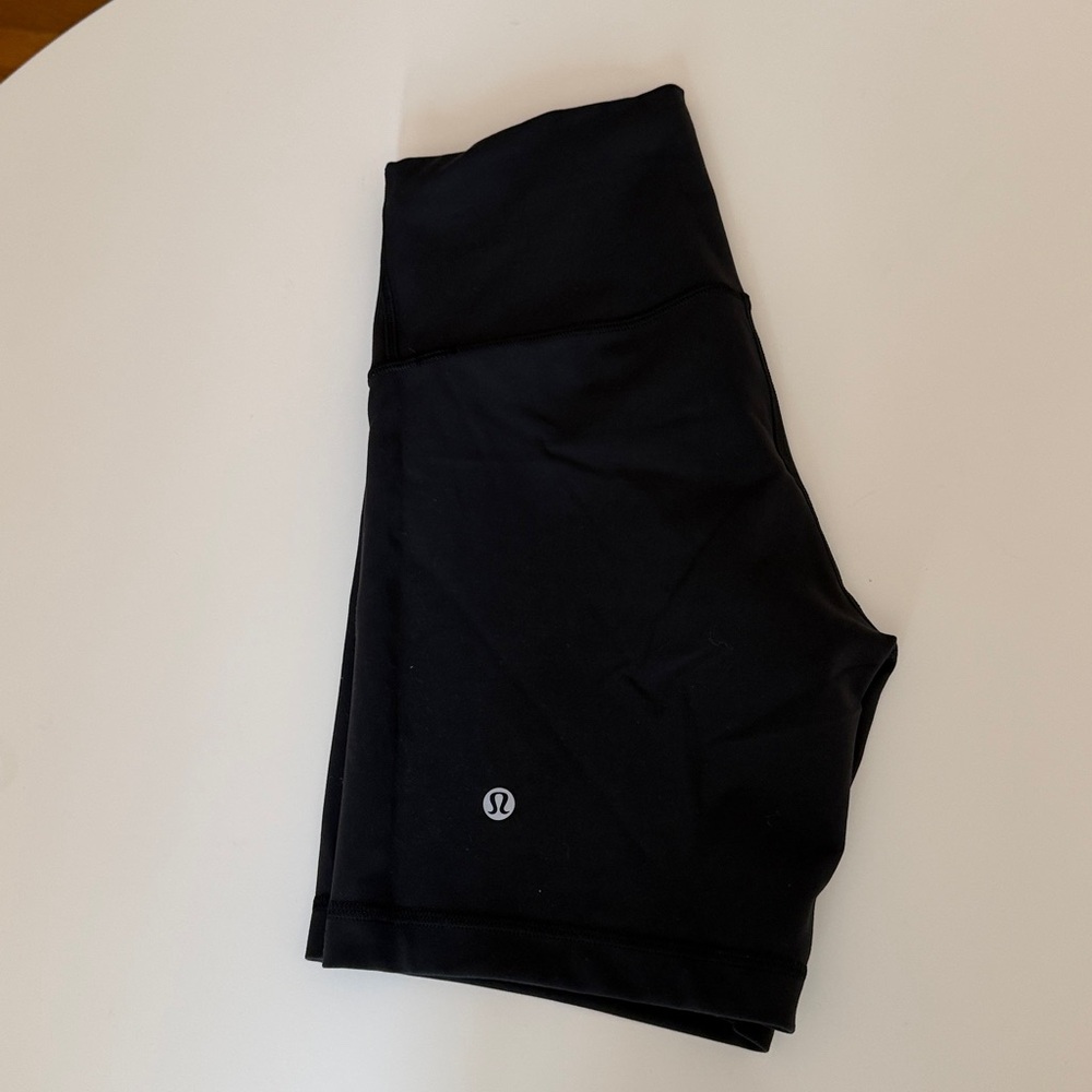 Women’s Lululemon wunder train high-rise short. 6 inch. Black